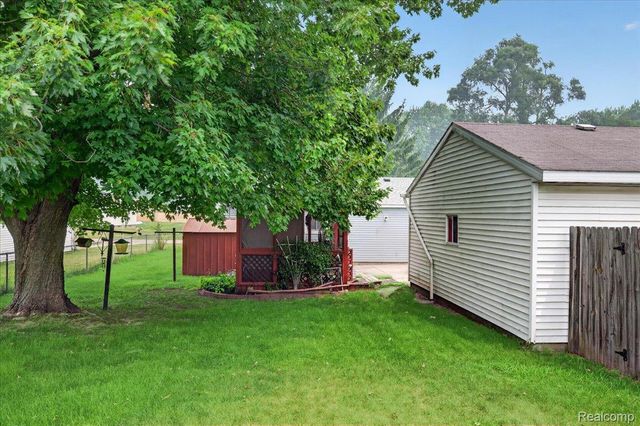 3872 Queensbury Road, Orion Charter Township, MI 48359