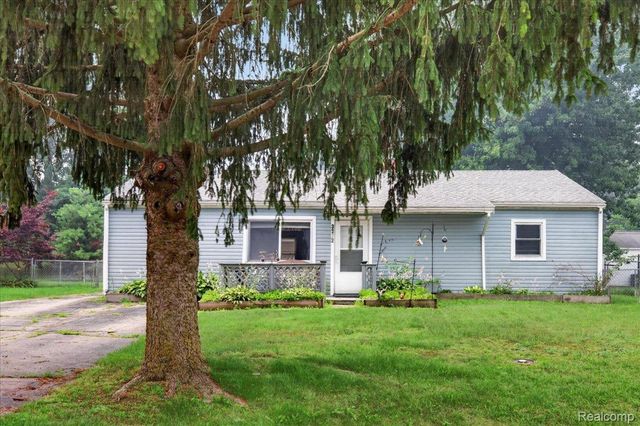3872 Queensbury Road, Orion Charter Township, MI 48359