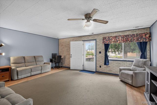 3872 Queensbury Road, Orion Charter Township, MI 48359