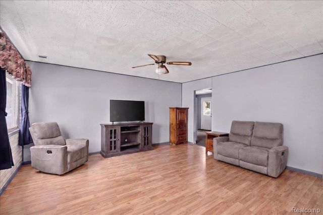 3872 Queensbury Road, Orion Charter Township, MI 48359
