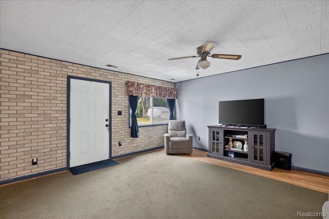 3872 Queensbury Road, Orion Charter Township, MI 48359