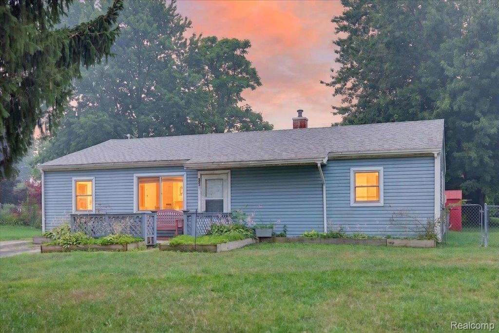 3872 Queensbury Road, Orion Charter Township, MI 48359