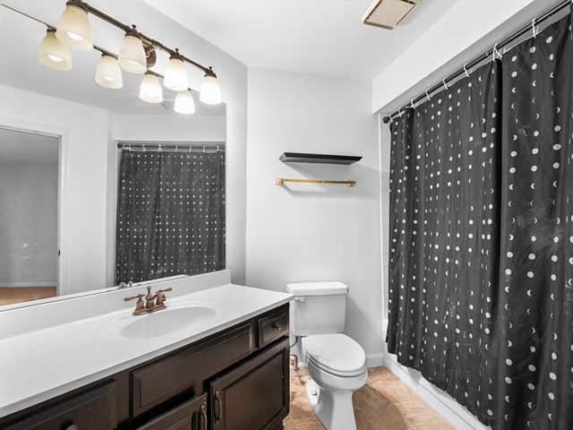 600 County St 404, Taunton, MA 02780