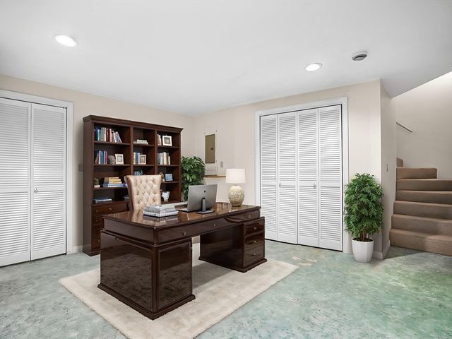 600 County St 404, Taunton, MA 02780