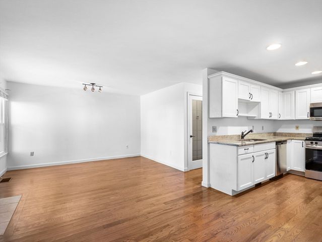 600 County St 404, Taunton, MA 02780