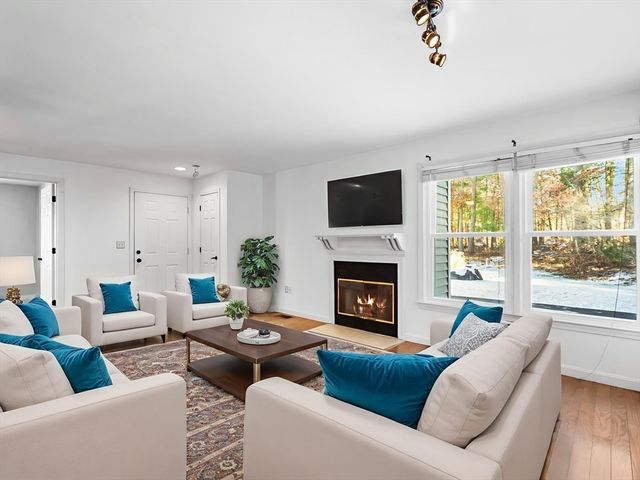 600 County St 404, Taunton, MA 02780