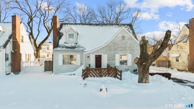 82 Foxcroft Drive, Manchester, CT 06040