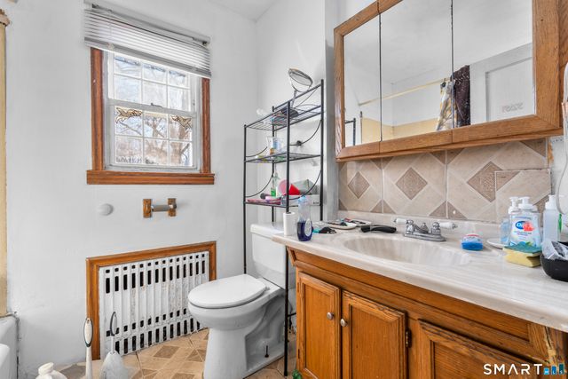 82 Foxcroft Drive, Manchester, CT 06040