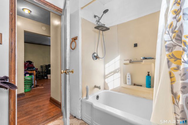 82 Foxcroft Drive, Manchester, CT 06040