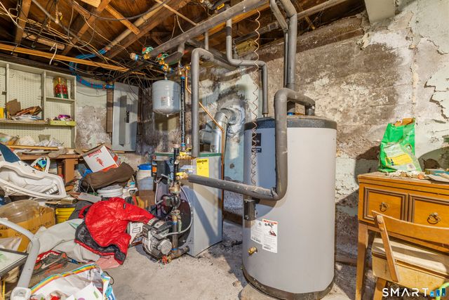 82 Foxcroft Drive, Manchester, CT 06040