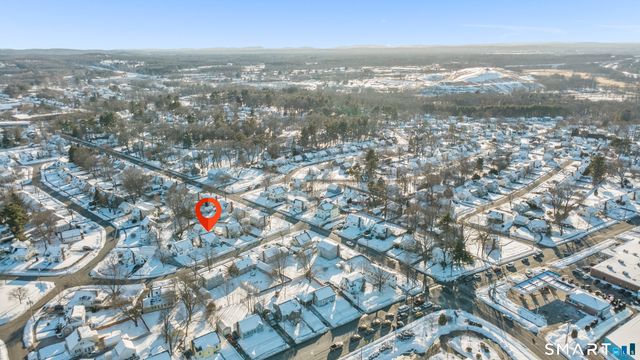 82 Foxcroft Drive, Manchester, CT 06040