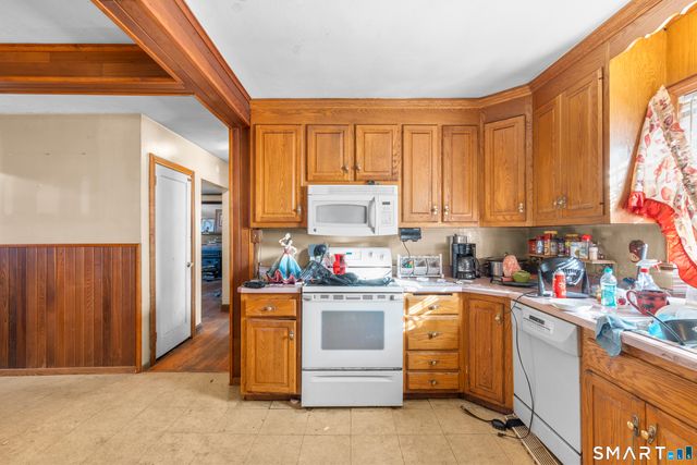 82 Foxcroft Drive, Manchester, CT 06040