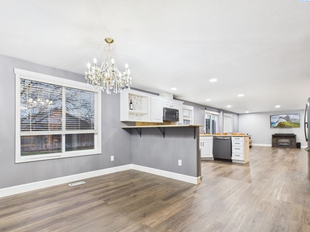 8208 Lopez Dr, Pasco, WA 99301