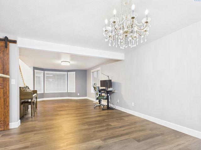 8208 Lopez Dr, Pasco, WA 99301