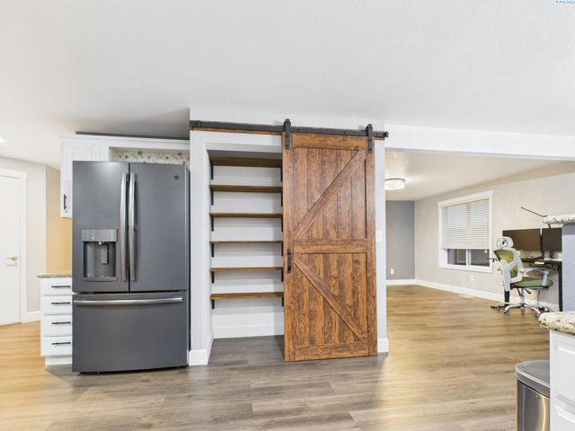 8208 Lopez Dr, Pasco, WA 99301