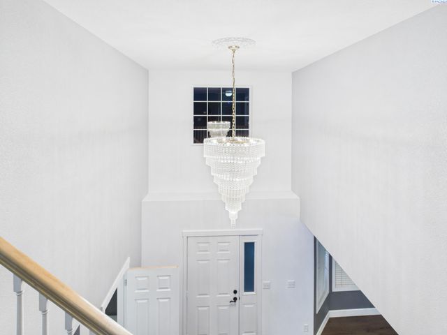 8208 Lopez Dr, Pasco, WA 99301