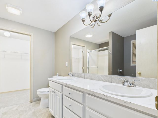 8208 Lopez Dr, Pasco, WA 99301