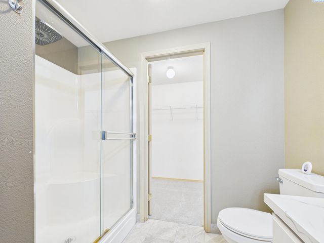 8208 Lopez Dr, Pasco, WA 99301