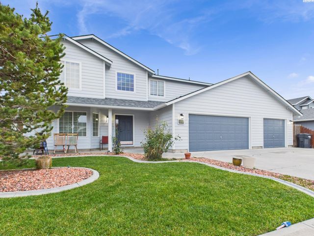 8208 Lopez Dr, Pasco, WA 99301