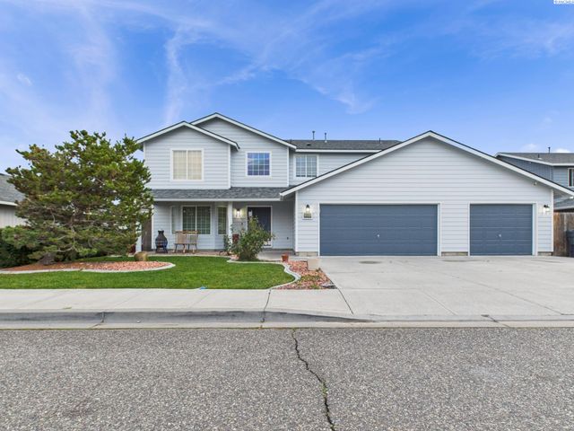 8208 Lopez Dr, Pasco, WA 99301