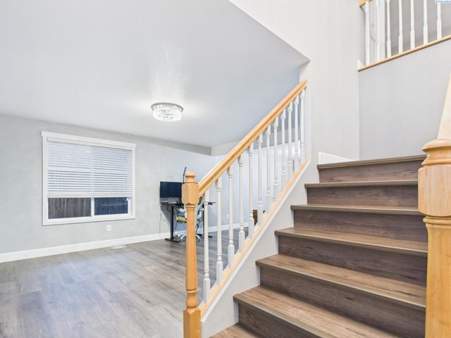 8208 Lopez Dr, Pasco, WA 99301