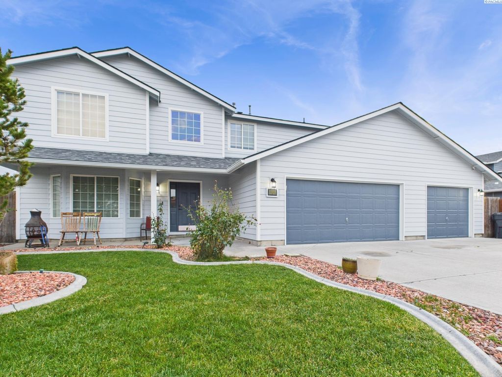 8208 Lopez Dr, Pasco, WA 99301