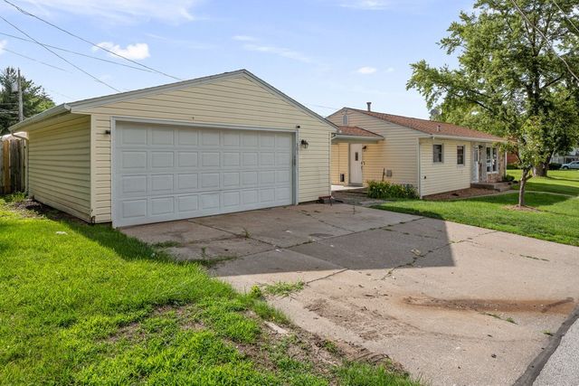 501 38th Street, Moline, IL 61265
