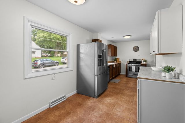 501 38th Street, Moline, IL 61265