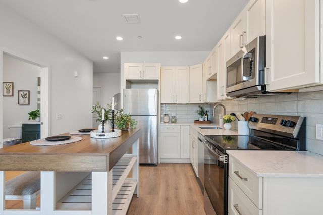 440 Broadway 403, Chelsea, MA 02150