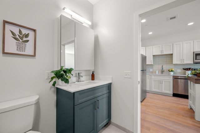 440 Broadway 403, Chelsea, MA 02150