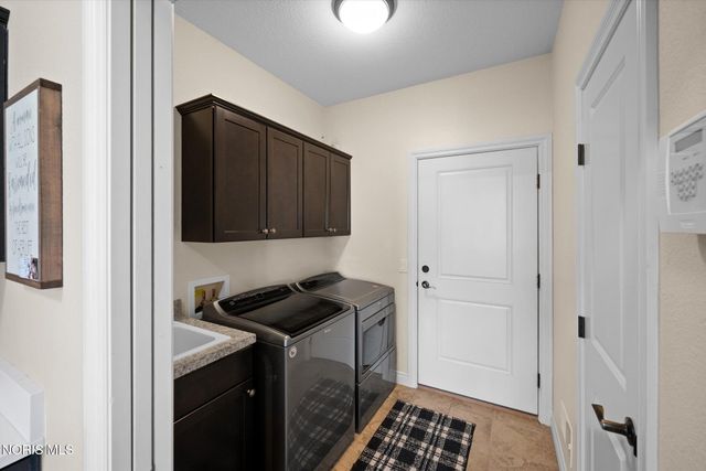 8123 Sunset Lane, Sylvania, OH 43560