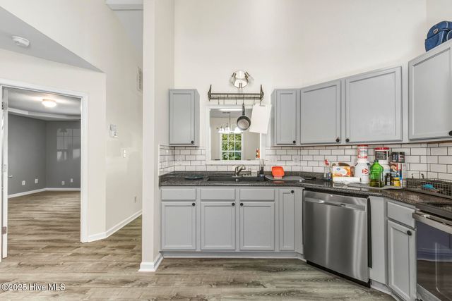 301 Brookstone Way, Jacksonville, NC 28546