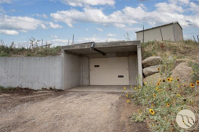 581 Squaw Creek ROAD, Huntley, MT 59037