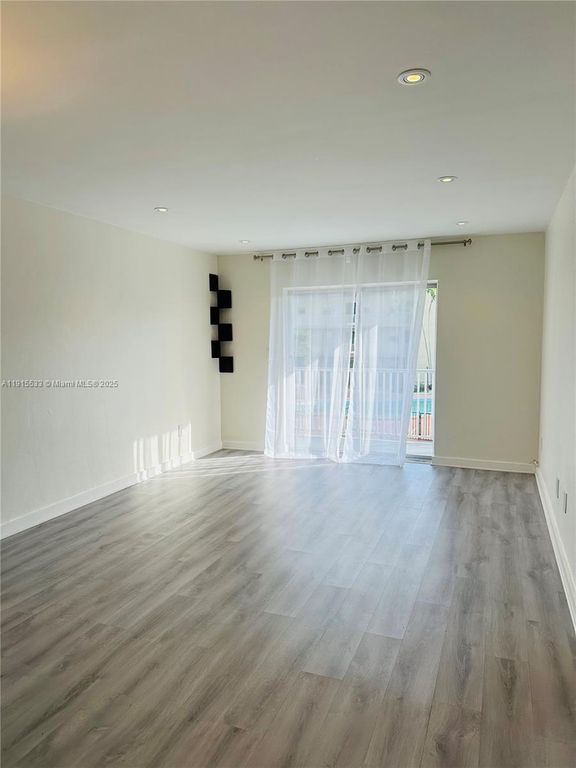 7505 SW 82nd St 211, Miami, FL 33143