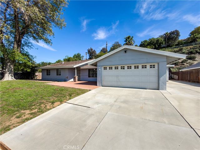 7774 Lakeside Dr, Jurupa Valley, CA 92509