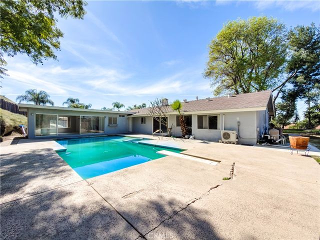 7774 Lakeside Dr, Jurupa Valley, CA 92509