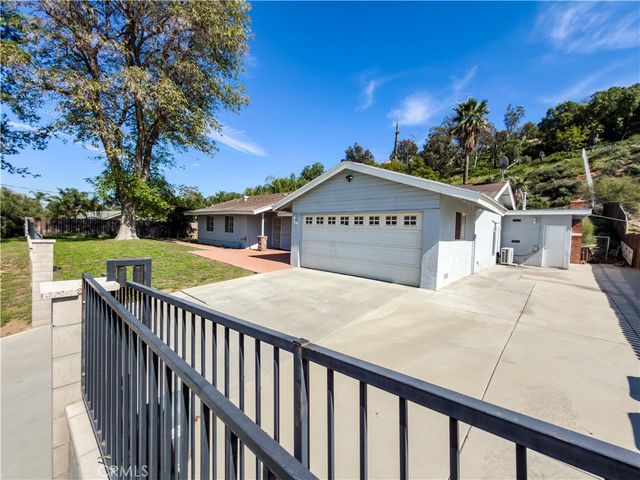 7774 Lakeside Dr, Jurupa Valley, CA 92509