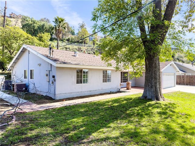 7774 Lakeside Dr, Jurupa Valley, CA 92509