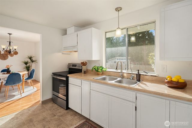 10743 SW Cowan Road, Vashon, WA 98070
