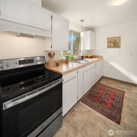 10743 SW Cowan Road, Vashon, WA 98070