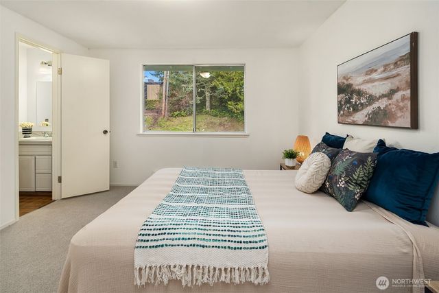 10743 SW Cowan Road, Vashon, WA 98070
