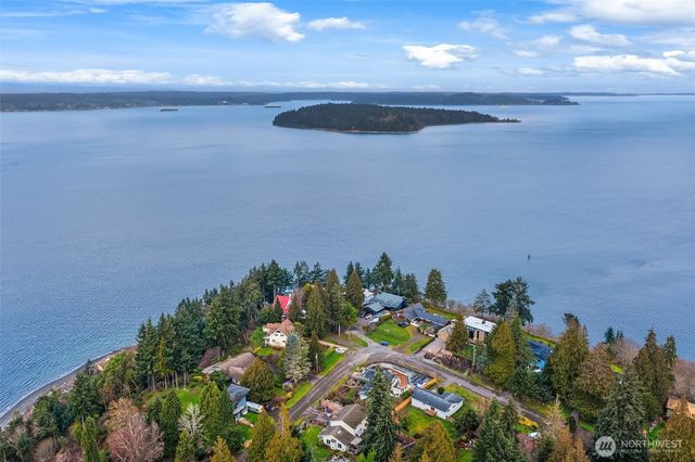 10743 SW Cowan Road, Vashon, WA 98070