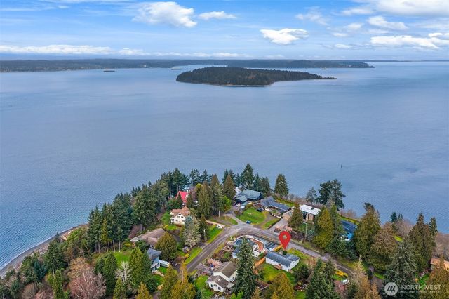 10743 SW Cowan Road, Vashon, WA 98070