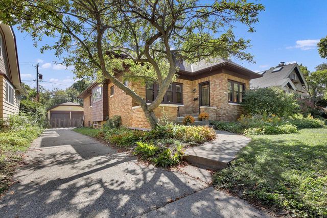 1913 E Beverly ROAD, Shorewood, WI 53211