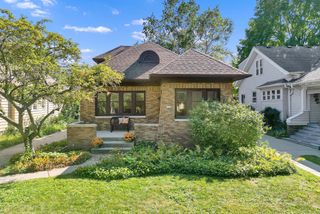 1913 E Beverly ROAD, Shorewood, WI 53211