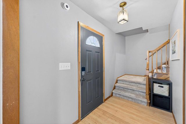 W184N8293 Tours DRIVE, Menomonee Falls, WI 53051