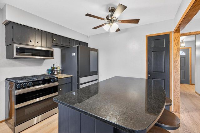 W184N8293 Tours DRIVE, Menomonee Falls, WI 53051