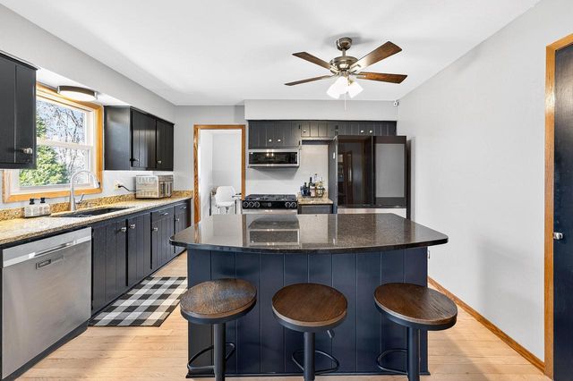 W184N8293 Tours DRIVE, Menomonee Falls, WI 53051