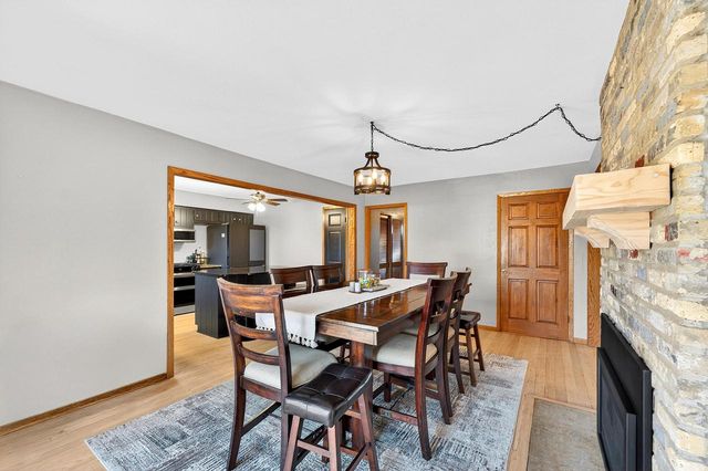 W184N8293 Tours DRIVE, Menomonee Falls, WI 53051