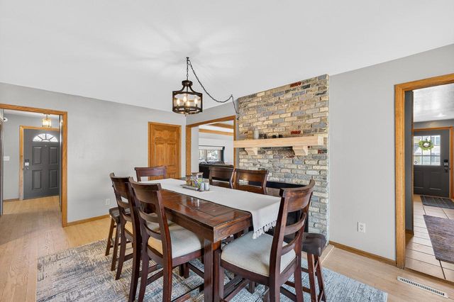 W184N8293 Tours DRIVE, Menomonee Falls, WI 53051